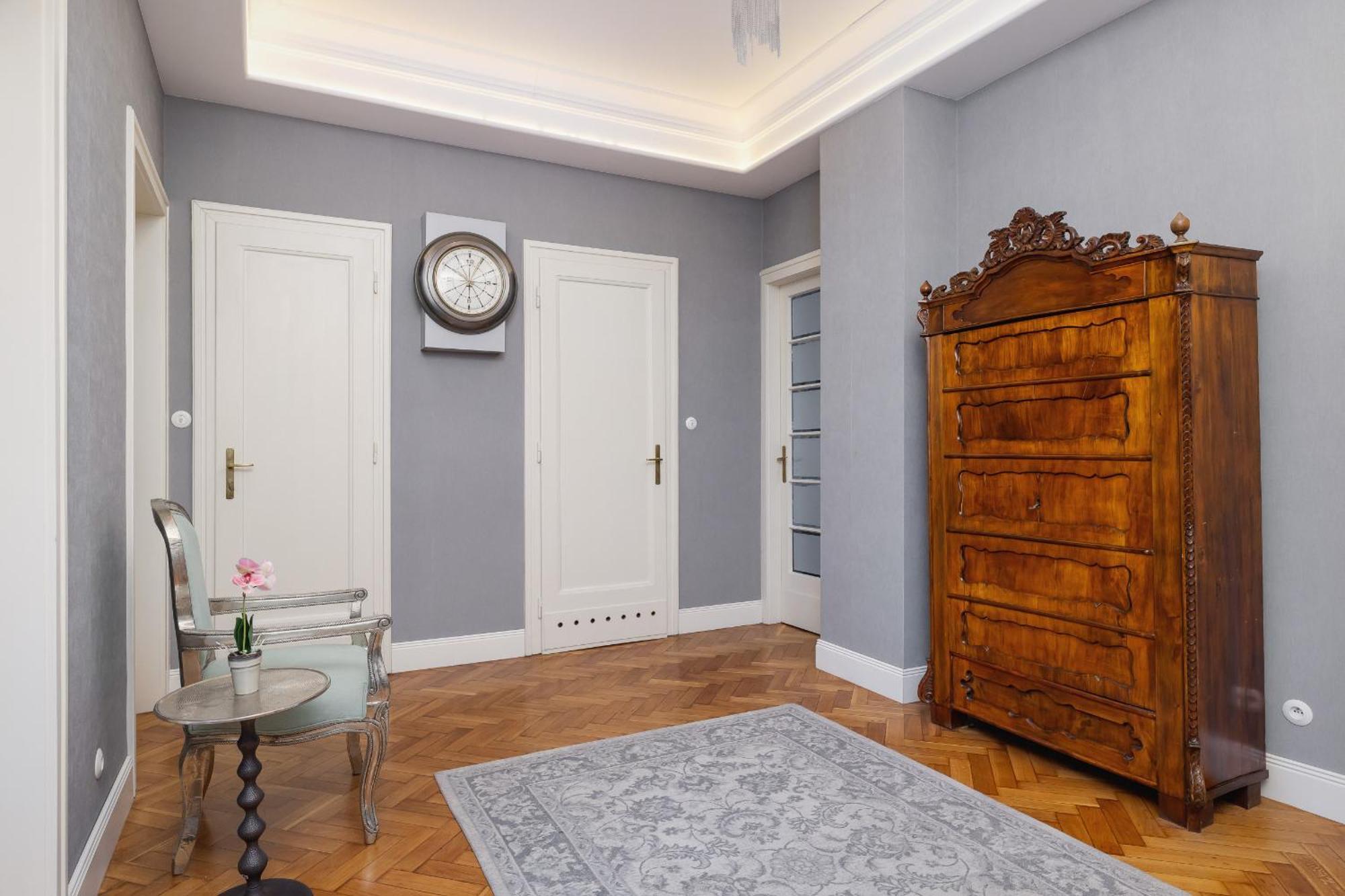 Luxury With Two Bedrooms And Balcony By Renters Prestige *